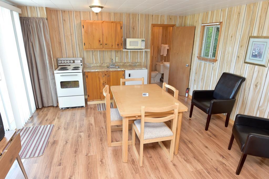 Auberge Sur Mer Charlevoix Saint-Simeon  Bagian luar foto