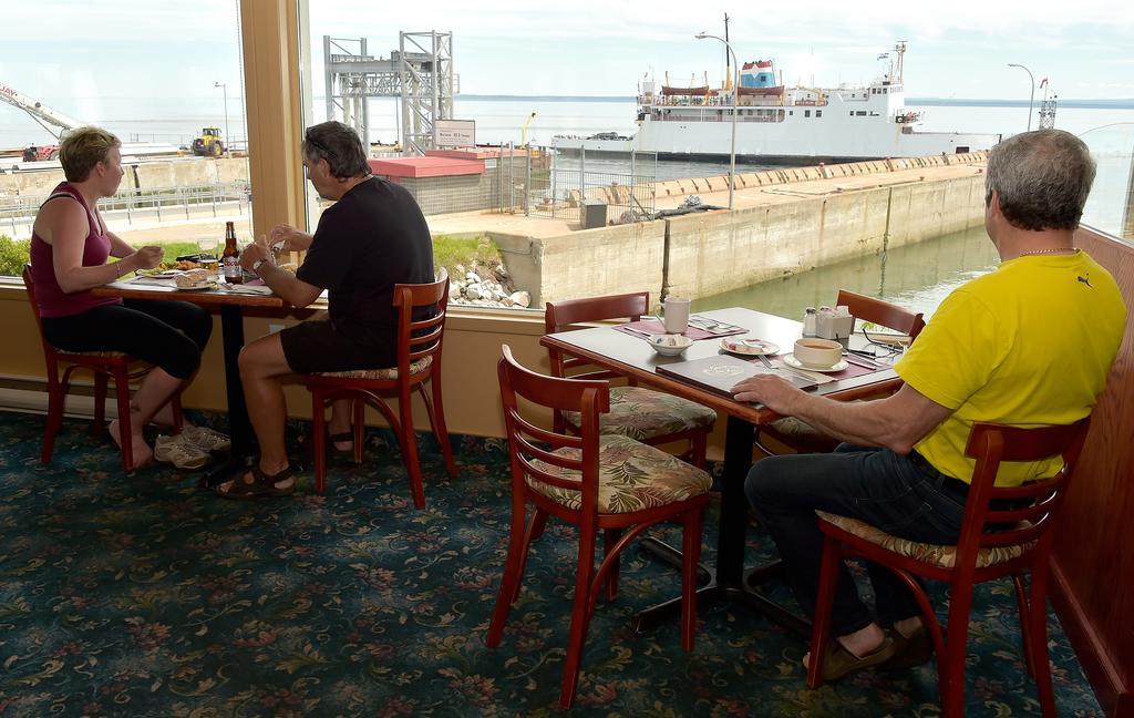 Auberge Sur Mer Charlevoix Saint-Simeon  Bagian luar foto